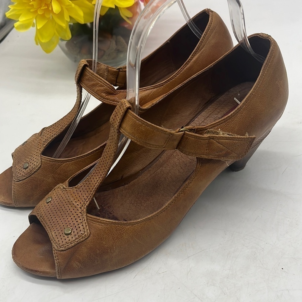 Miz Mooz Carmel Color Leather Peep Toe Low Heels Size 9. MCH3751F